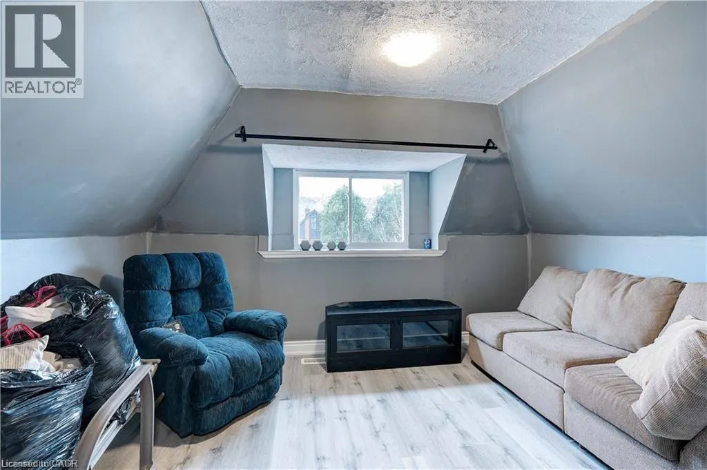 24 AVALON Place Unit# Upper, #Upper