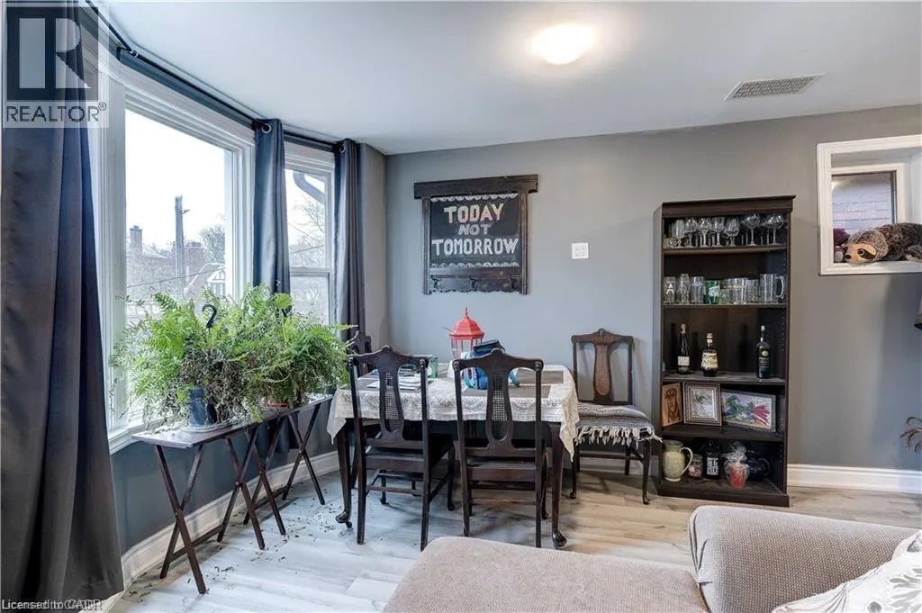 24 AVALON Place Unit# Upper, #Upper