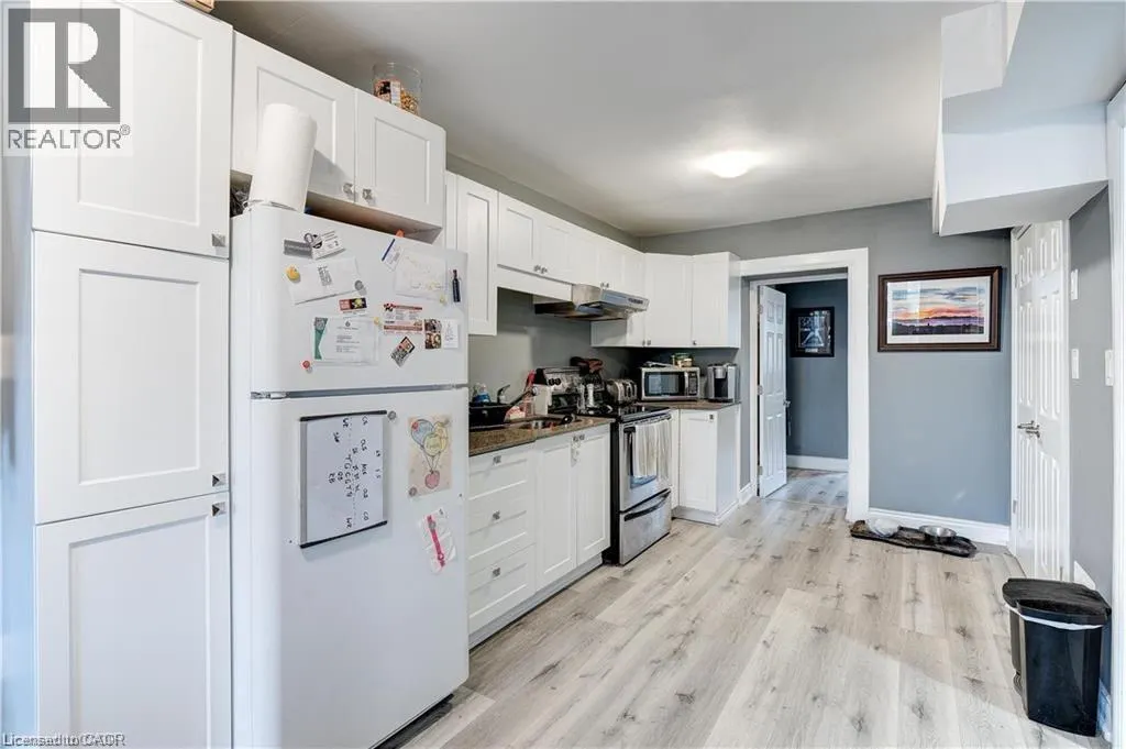 24 AVALON Place Unit# Upper, #Upper