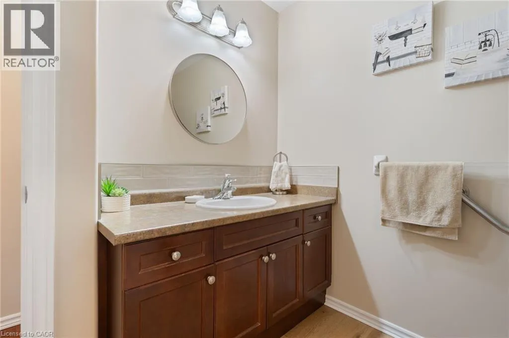 510 QUEENSWAY W Unit# 33, #33