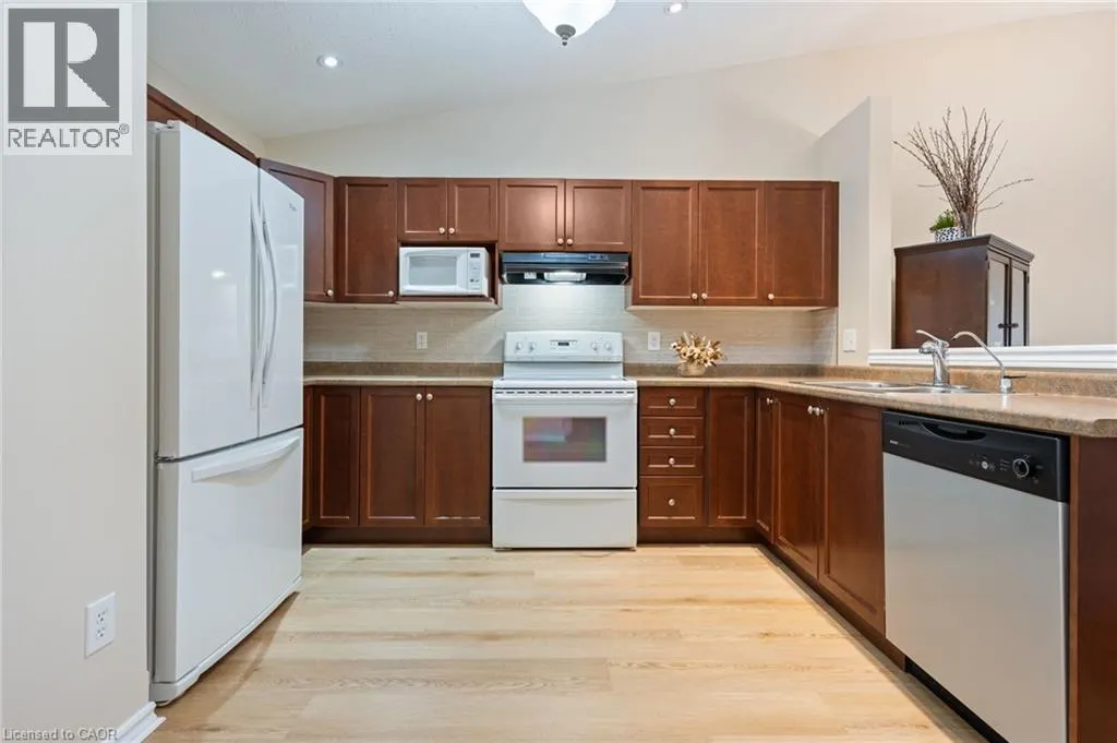 510 QUEENSWAY W Unit# 33, #33