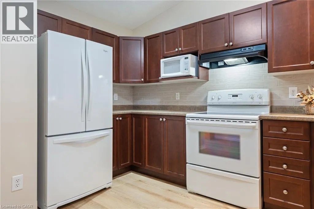 510 QUEENSWAY W Unit# 33, #33