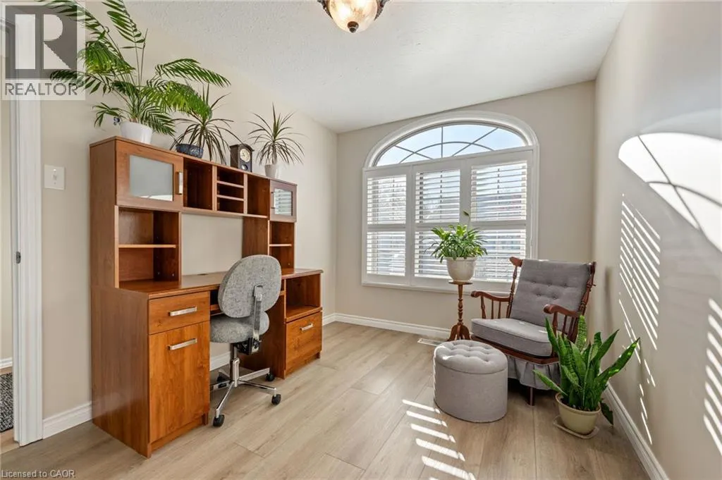 510 QUEENSWAY W Unit# 33, #33