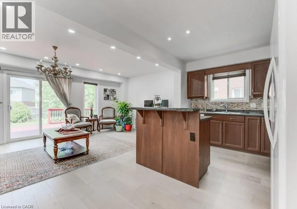 220 LEMON GRASS Crescent