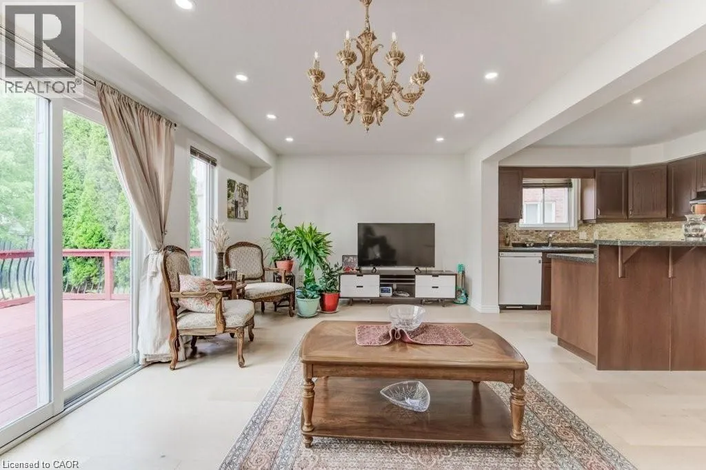 220 LEMON GRASS Crescent