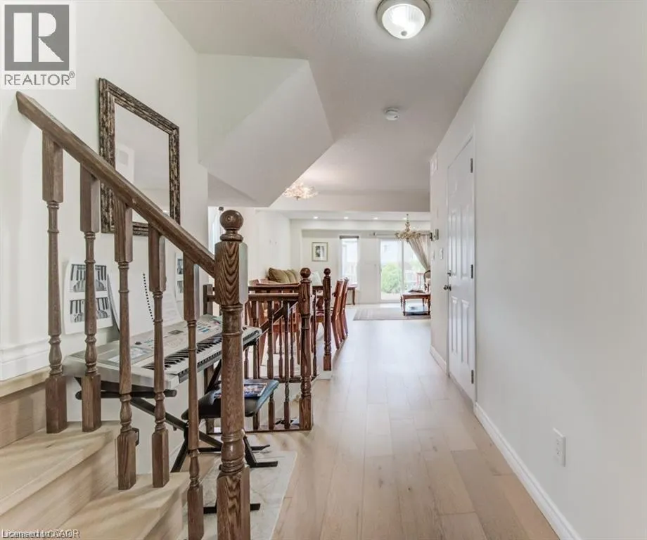 220 LEMON GRASS Crescent