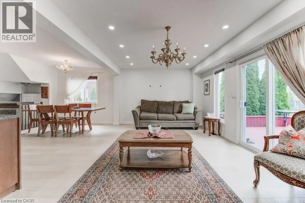 220 LEMON GRASS Crescent