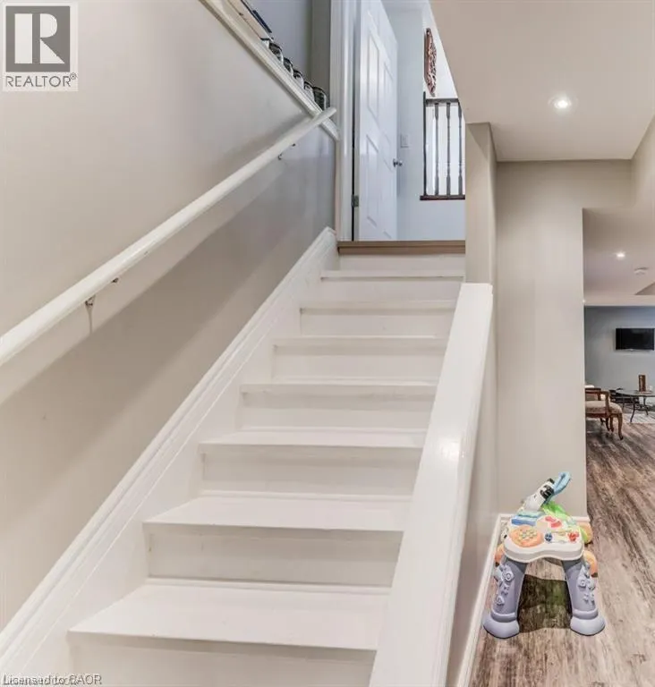 220 LEMON GRASS Crescent