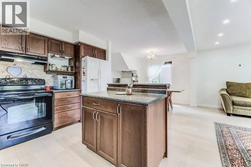 220 LEMON GRASS Crescent