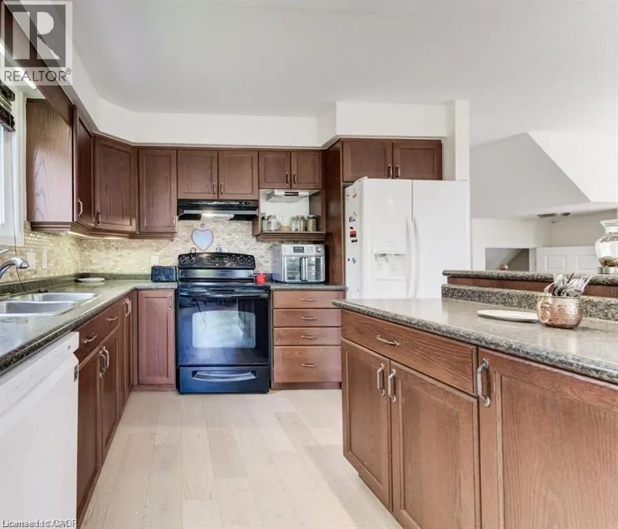 220 LEMON GRASS Crescent