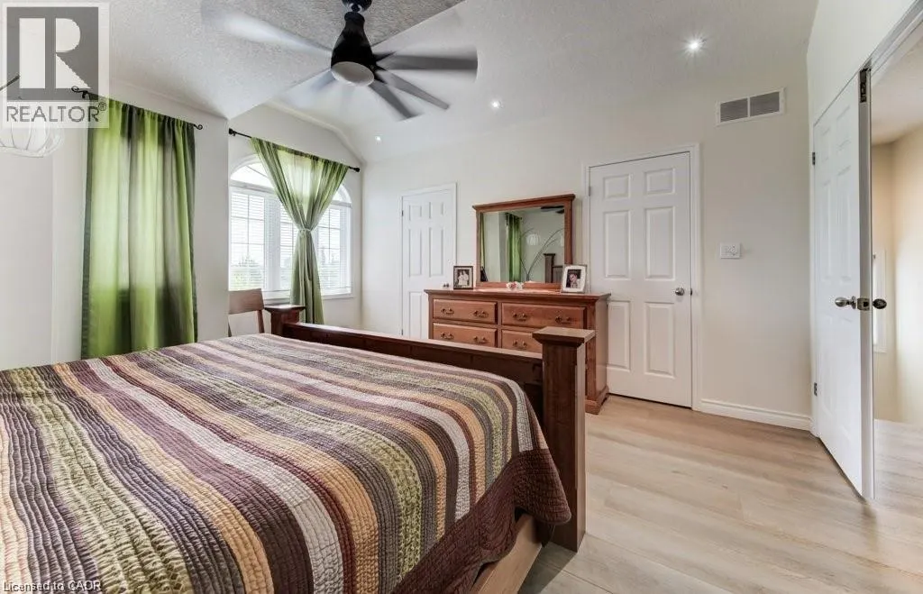 220 LEMON GRASS Crescent