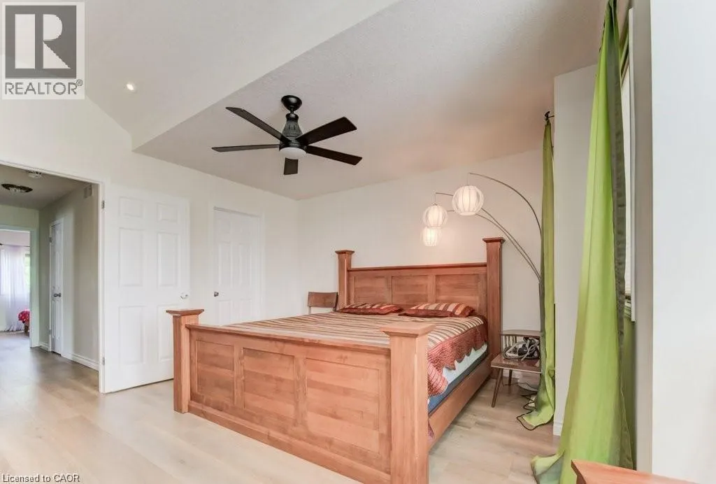 220 LEMON GRASS Crescent