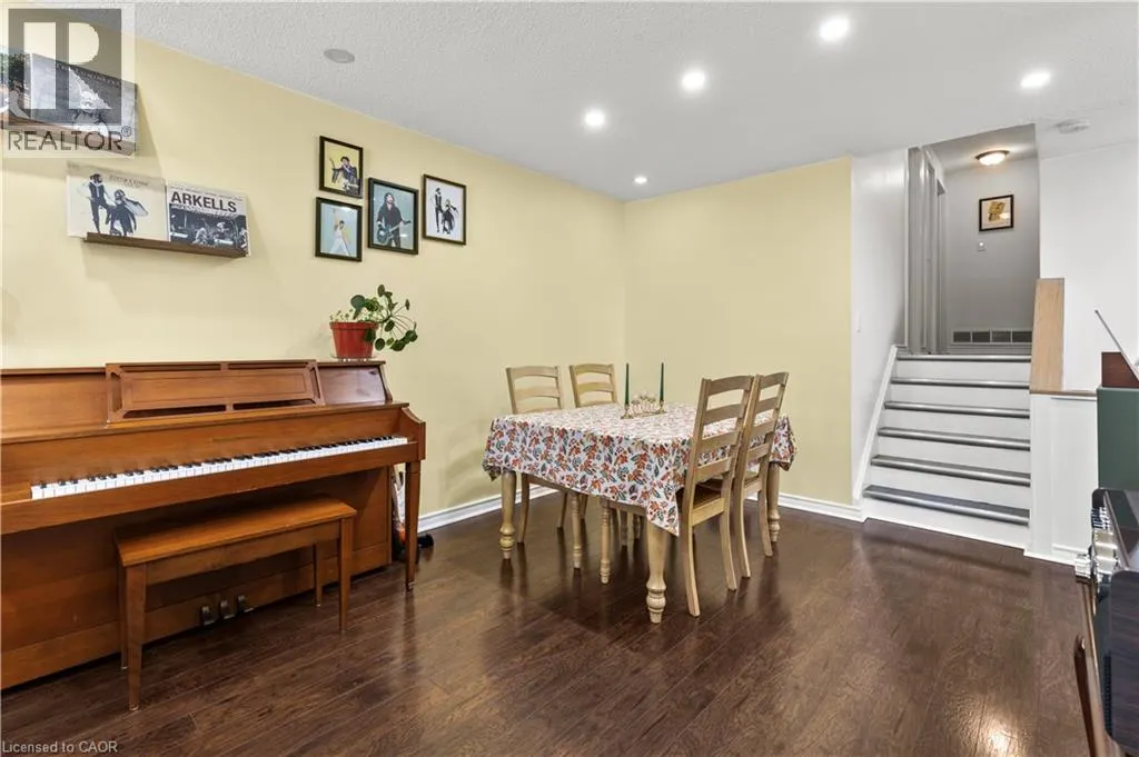 50 GLEDHILL Crescent