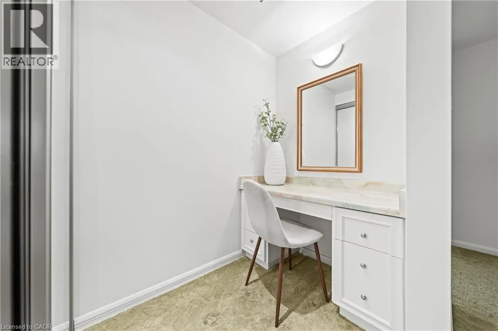 362 POMMEL GATE Crescent