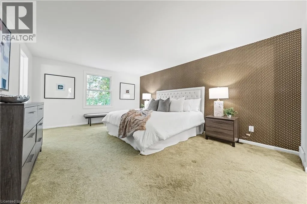 362 POMMEL GATE Crescent