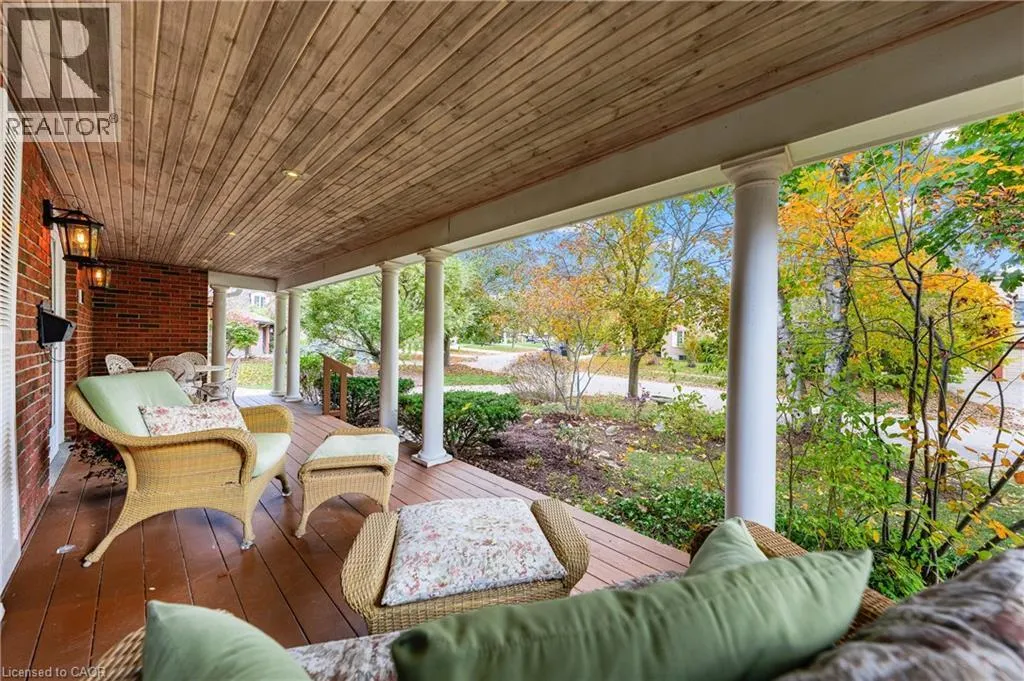 362 POMMEL GATE Crescent