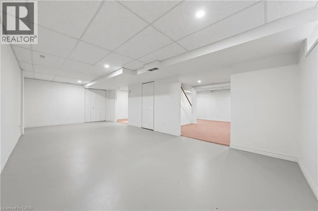 362 POMMEL GATE Crescent