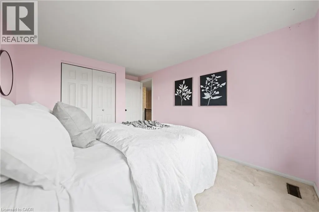 362 POMMEL GATE Crescent