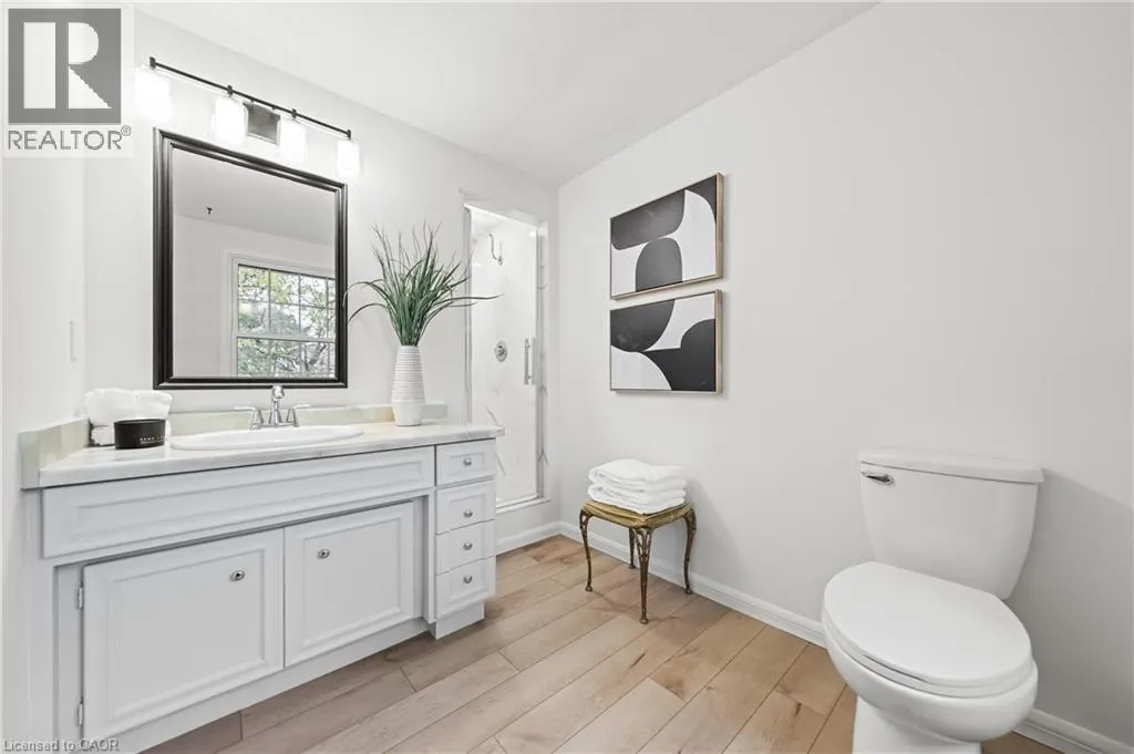 362 POMMEL GATE Crescent