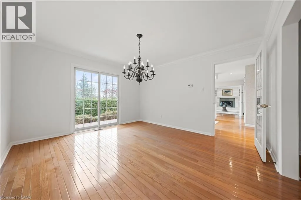 362 POMMEL GATE Crescent