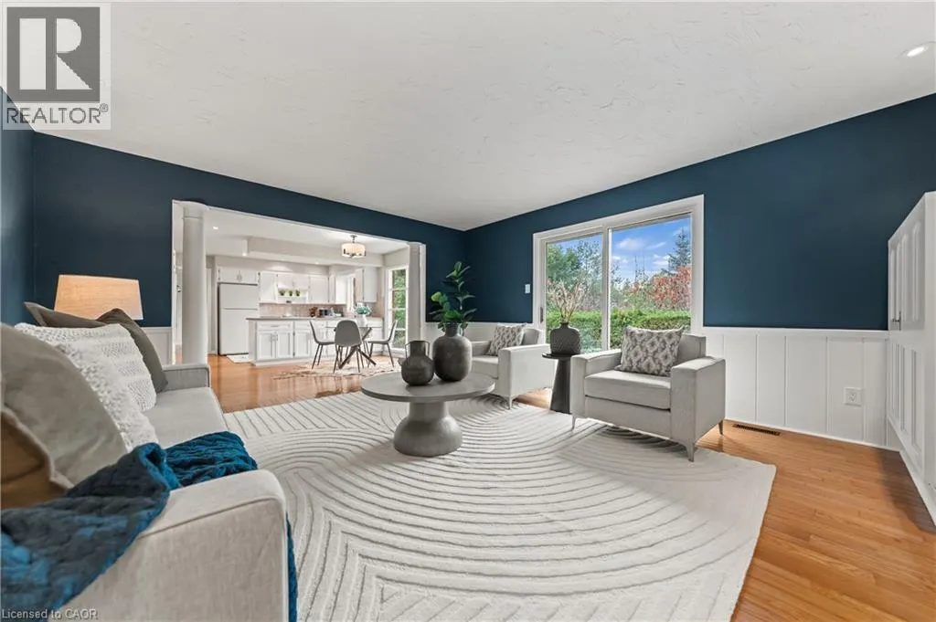 362 POMMEL GATE Crescent