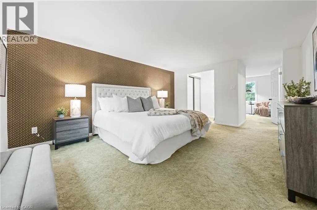 362 POMMEL GATE Crescent