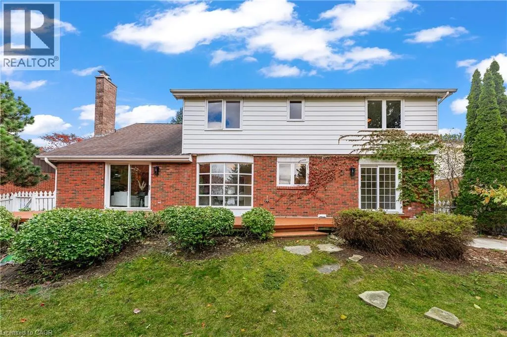 362 POMMEL GATE Crescent