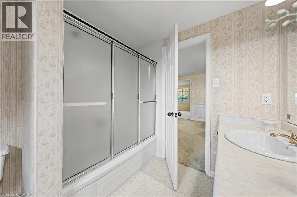 362 POMMEL GATE Crescent