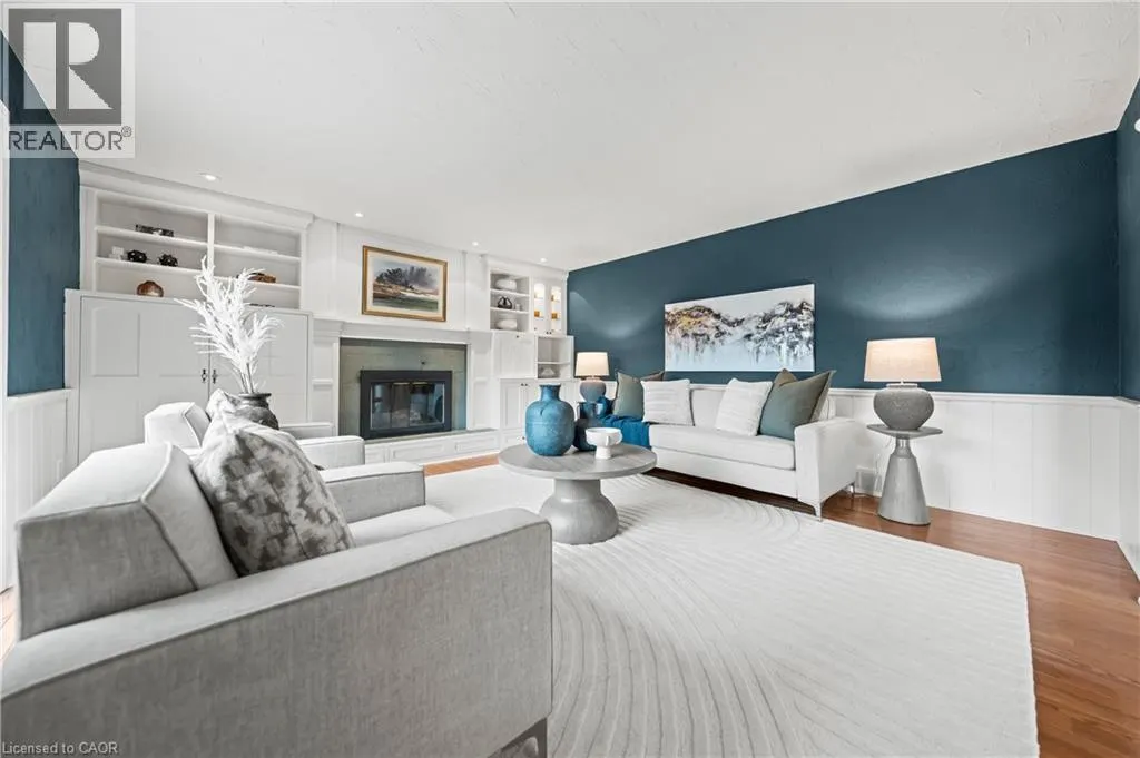 362 POMMEL GATE Crescent