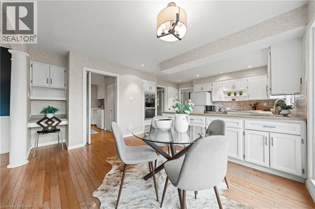 362 POMMEL GATE Crescent