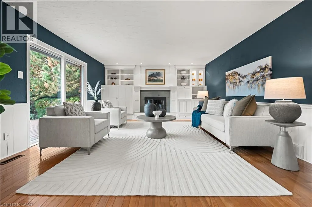 362 POMMEL GATE Crescent