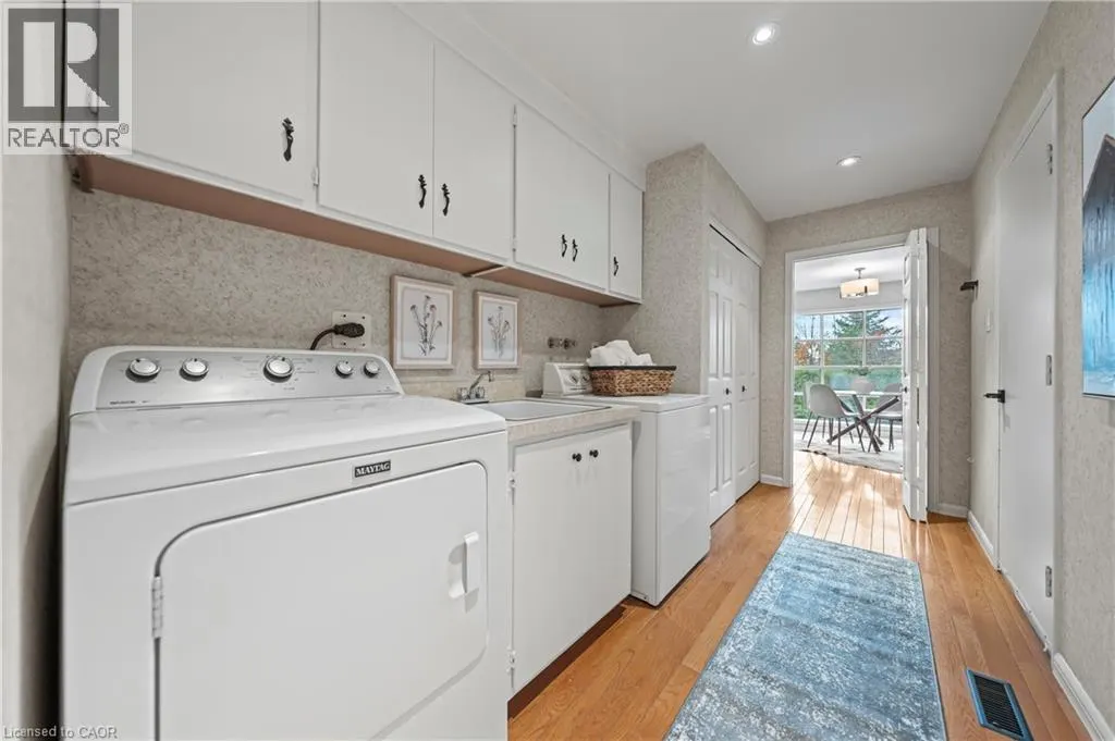 362 POMMEL GATE Crescent