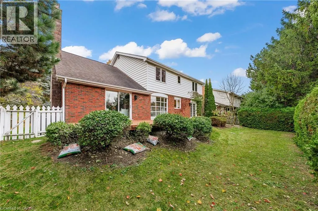 362 POMMEL GATE Crescent