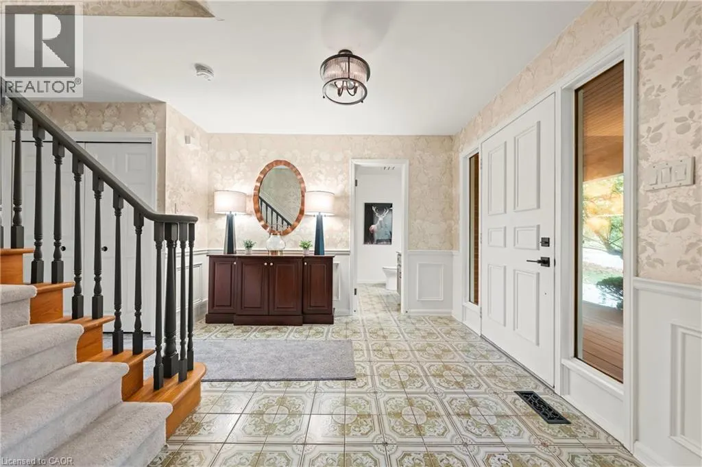 362 POMMEL GATE Crescent