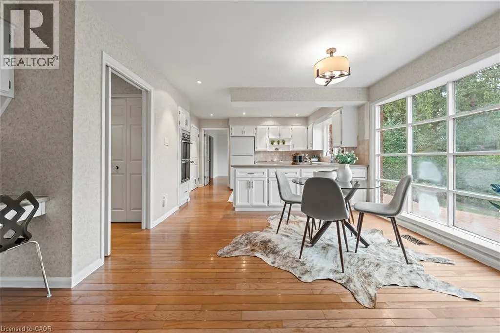 362 POMMEL GATE Crescent