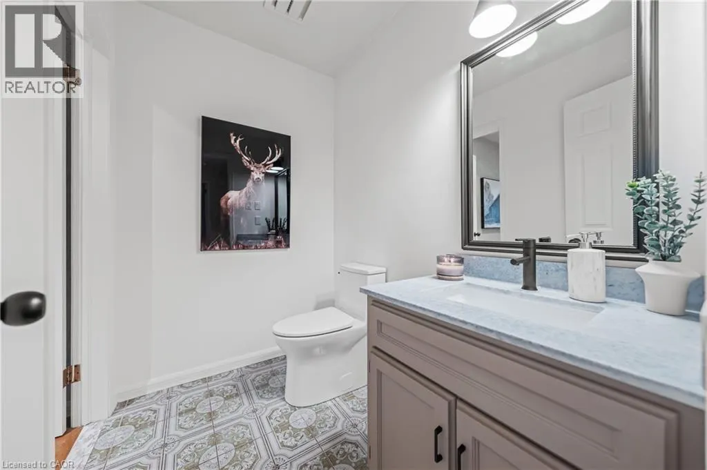 362 POMMEL GATE Crescent