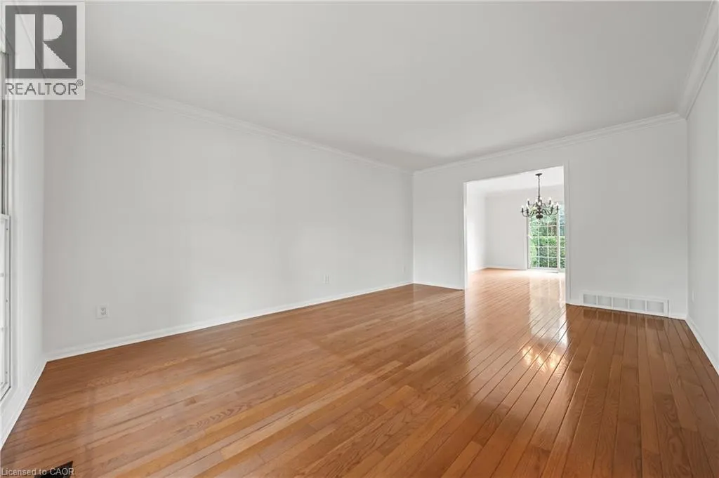 362 POMMEL GATE Crescent