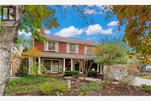 362 POMMEL GATE Crescent