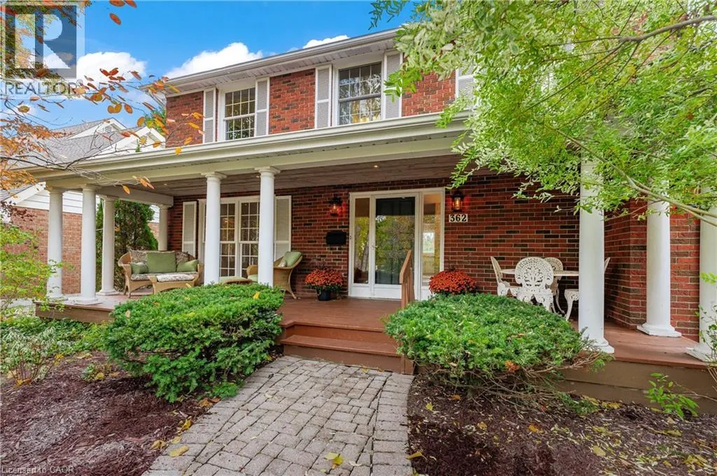 362 POMMEL GATE Crescent