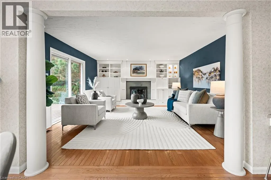 362 POMMEL GATE Crescent