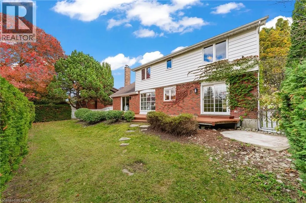 362 POMMEL GATE Crescent