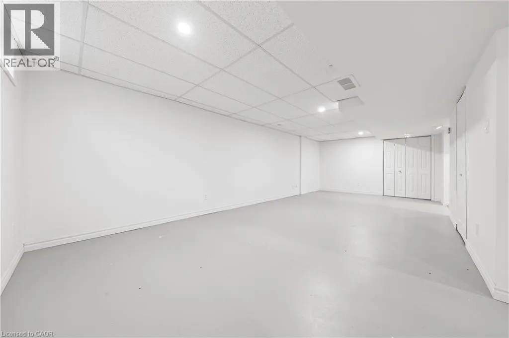 362 POMMEL GATE Crescent