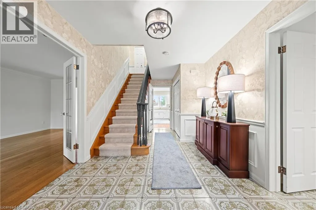 362 POMMEL GATE Crescent