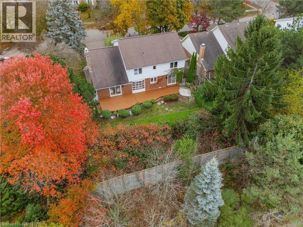 362 POMMEL GATE Crescent