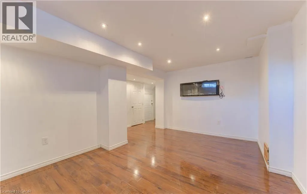 82 TROWBRIDGE Street