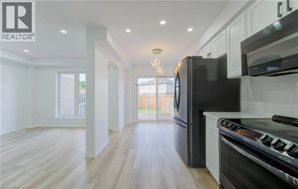 82 TROWBRIDGE Street