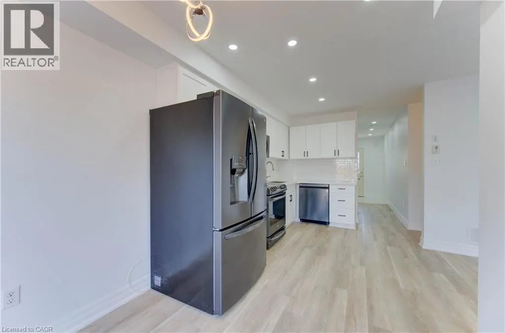 82 TROWBRIDGE Street