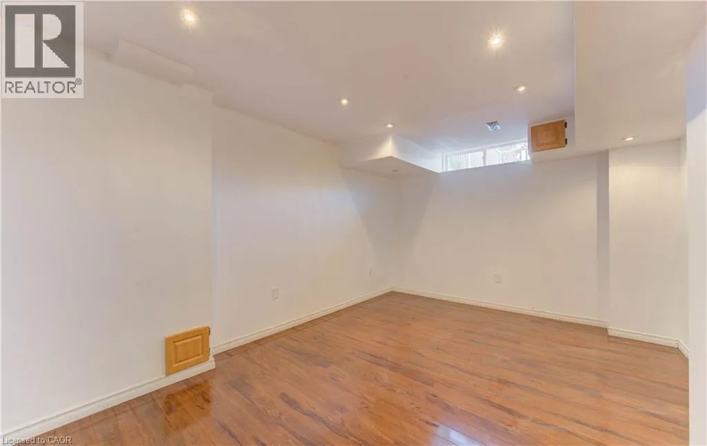 82 TROWBRIDGE Street