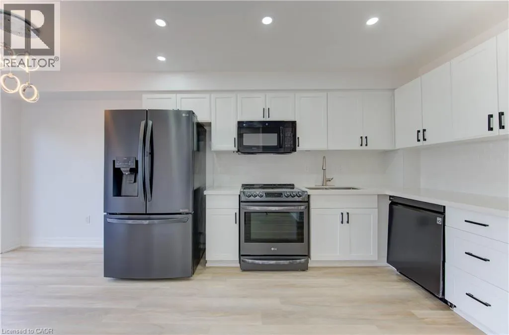 82 TROWBRIDGE Street