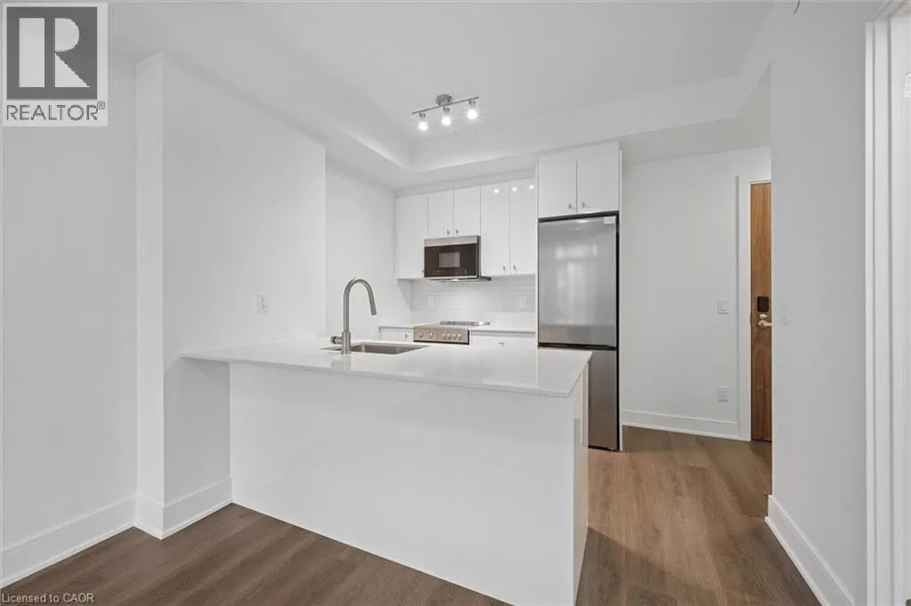 25 WELLINGTON Street S Unit# 807, #807